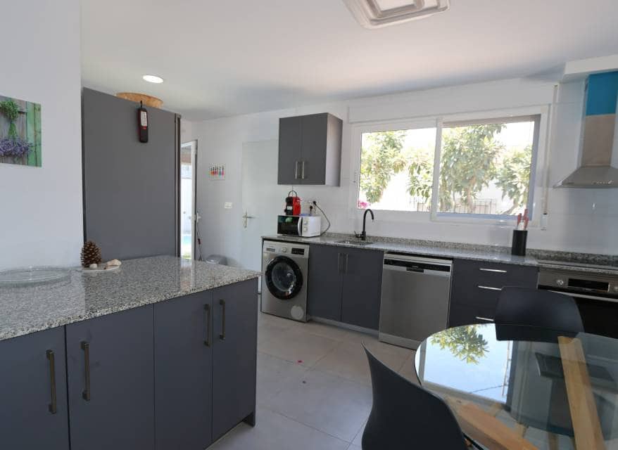 2 soveværelse Villa til salg i El Carmoli med swimmingpool garage - € 249.900 (Ref: 10154542)