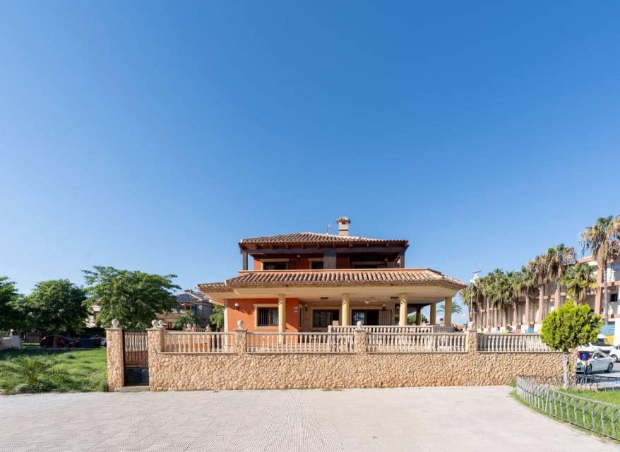 5 sypialnia Willa na sprzedaż w Los Alcazares z basenem garażem - 2 150 000 € (Ref: 10183587)