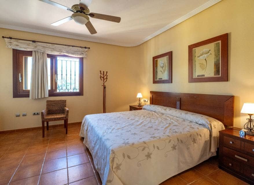 5 sypialnia Willa na sprzedaż w Los Alcazares z basenem garażem - 2 150 000 € (Ref: 10183587)