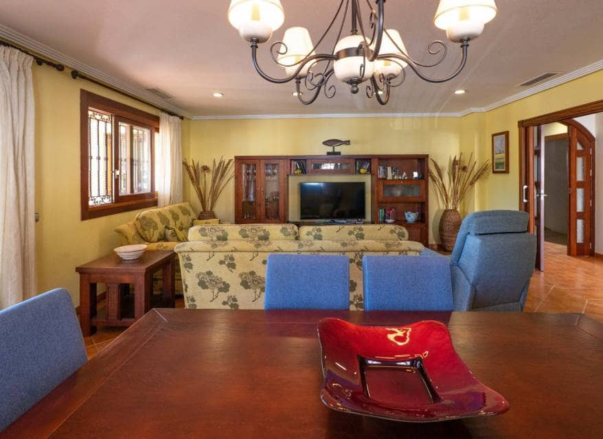 5 sypialnia Willa na sprzedaż w Los Alcazares z basenem garażem - 2 150 000 € (Ref: 10183587)