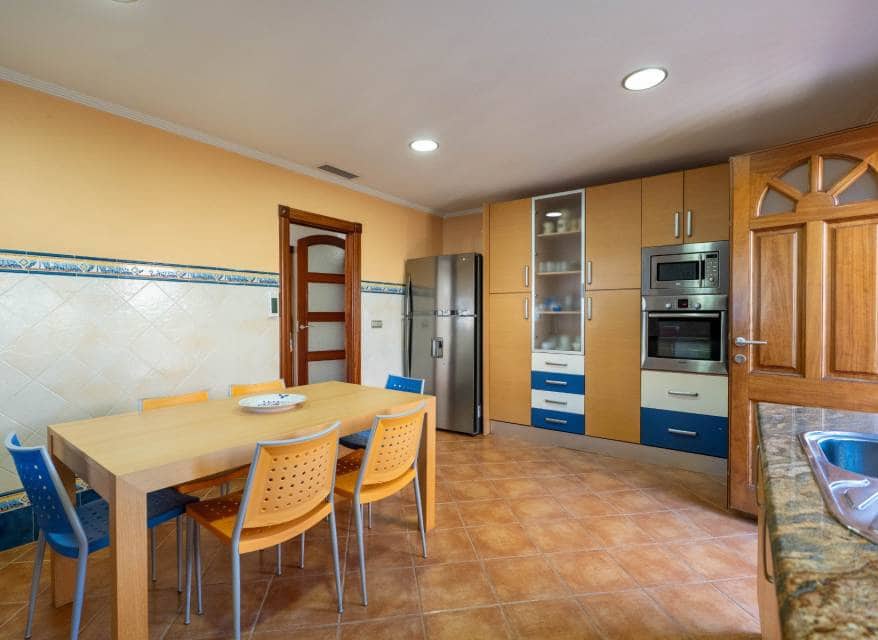 5 sypialnia Willa na sprzedaż w Los Alcazares z basenem garażem - 2 150 000 € (Ref: 10183587)