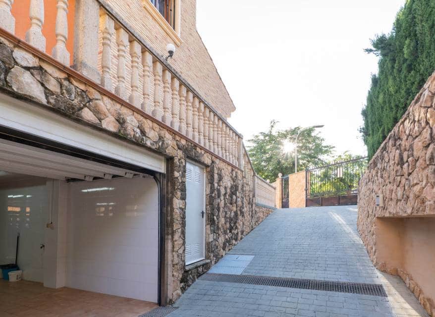 5 sypialnia Willa na sprzedaż w Los Alcazares z basenem garażem - 2 150 000 € (Ref: 10183587)