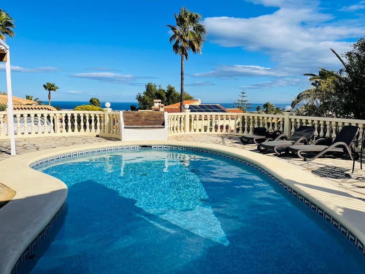 4 bedroom Villa for sale in Denia with pool garage - € 585,000 (Ref: 8590325)