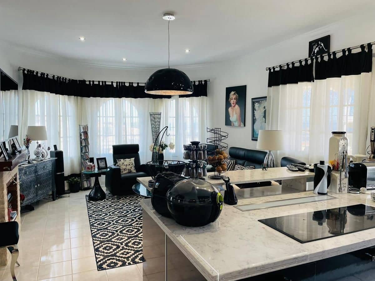 4 bedroom Villa for sale in Denia with pool garage - € 585,000 (Ref: 8590325)