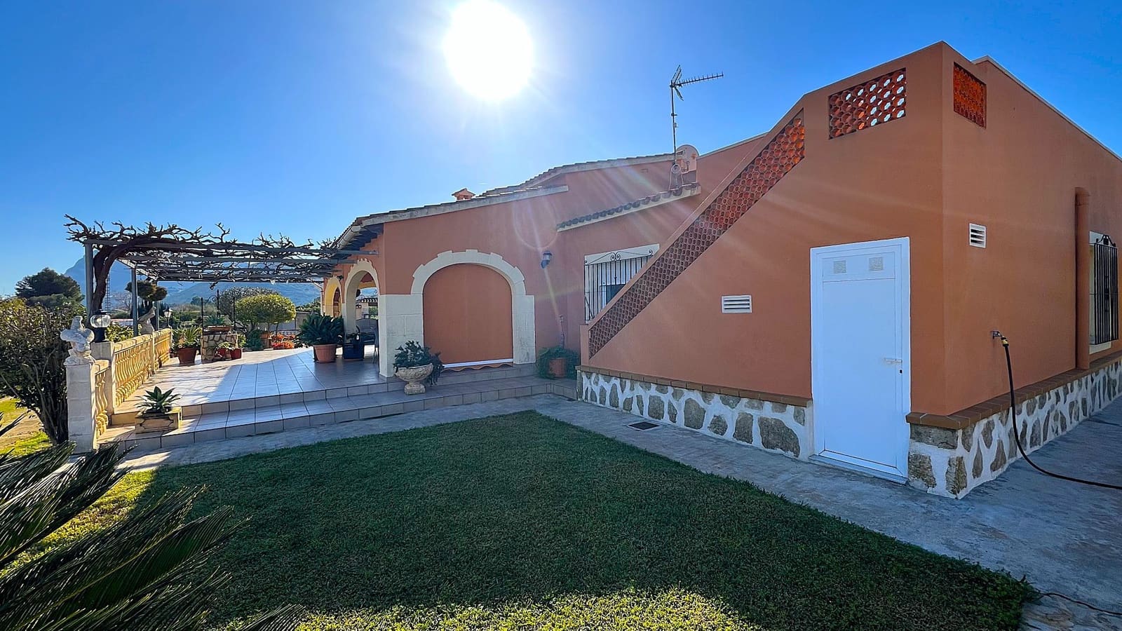 3 soveværelse Villa til salg i La Xara med swimmingpool garage - € 850.000 (Ref: 8789108)