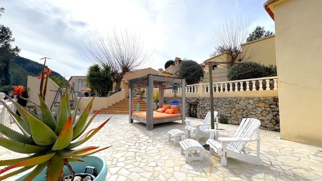 5 bedroom Villa for sale in Castell de Castells with pool garage - € 570,000 (Ref: 8899752)