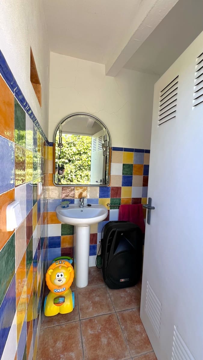 4 soveværelse Villa til salg i Orba med swimmingpool garage - € 696.800 (Ref: 8928416)