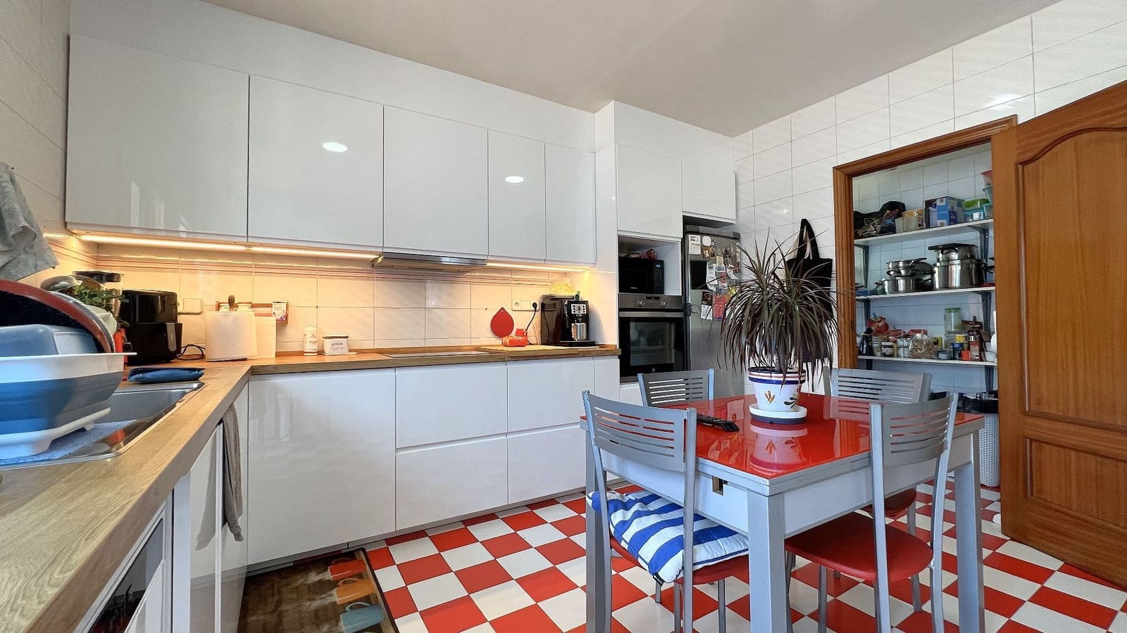 4 soveværelse Villa til salg i Orba med swimmingpool garage - € 696.800 (Ref: 8928416)