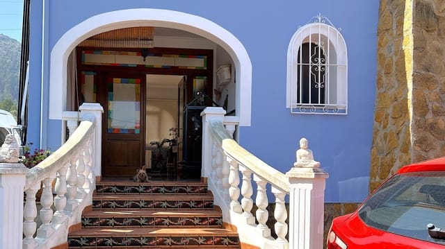 4 bedroom Villa for sale in Orba with pool garage - € 696,800 (Ref: 8928416)