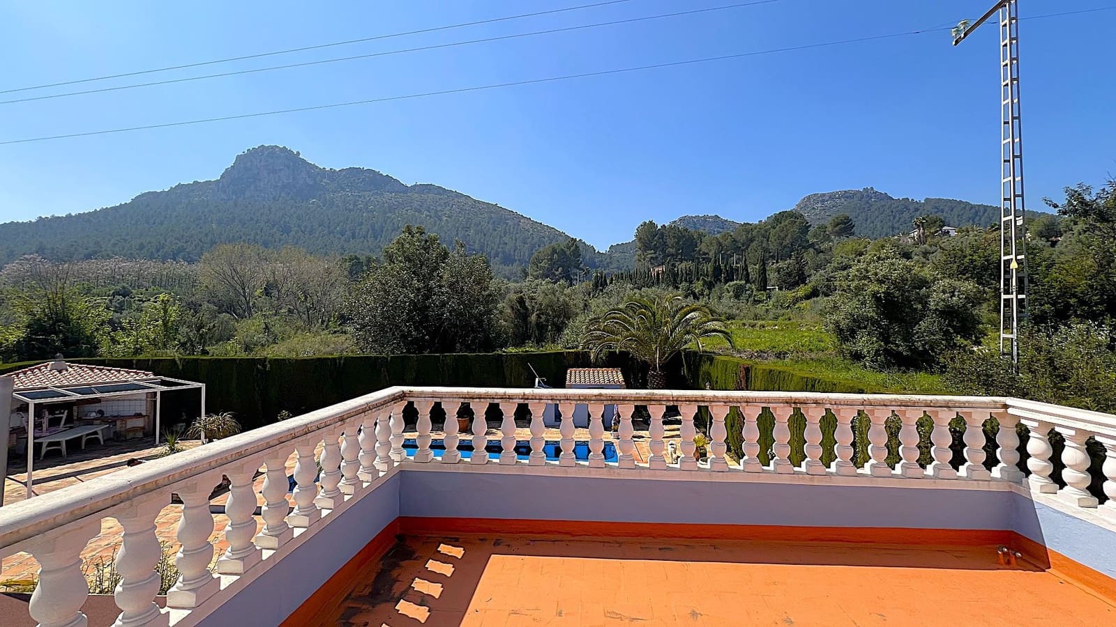 4 soveværelse Villa til salg i Orba med swimmingpool garage - € 696.800 (Ref: 8928416)