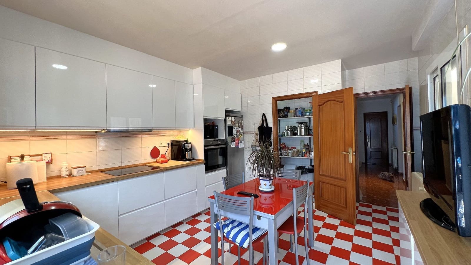 4 soveværelse Villa til salg i Orba med swimmingpool garage - € 696.800 (Ref: 8928416)