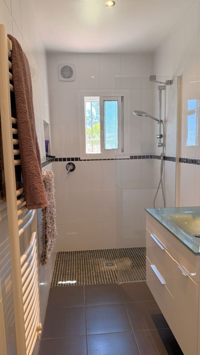 4 soverom Villa til salgs i Benidoleig med svømmebasseng garasje - € 650 000 (Ref: 9850916)