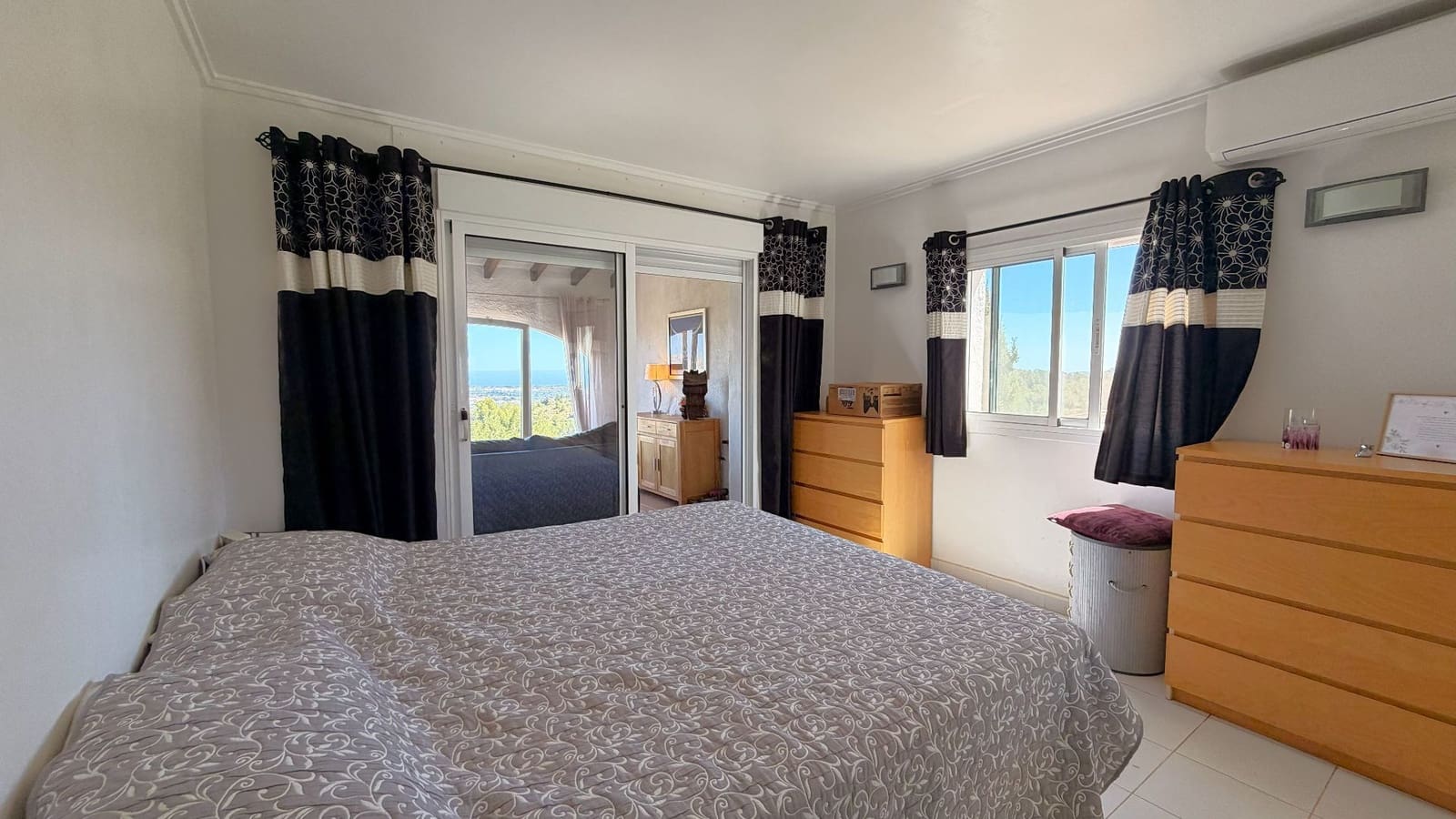 4 soverom Villa til salgs i Benidoleig med svømmebasseng garasje - € 650 000 (Ref: 9850916)
