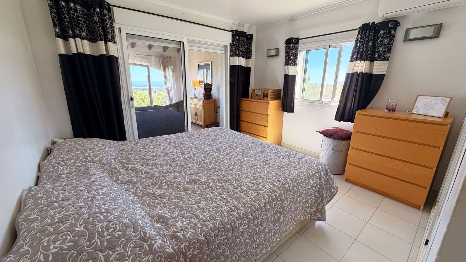 4 soverom Villa til salgs i Benidoleig med svømmebasseng garasje - € 650 000 (Ref: 9850916)