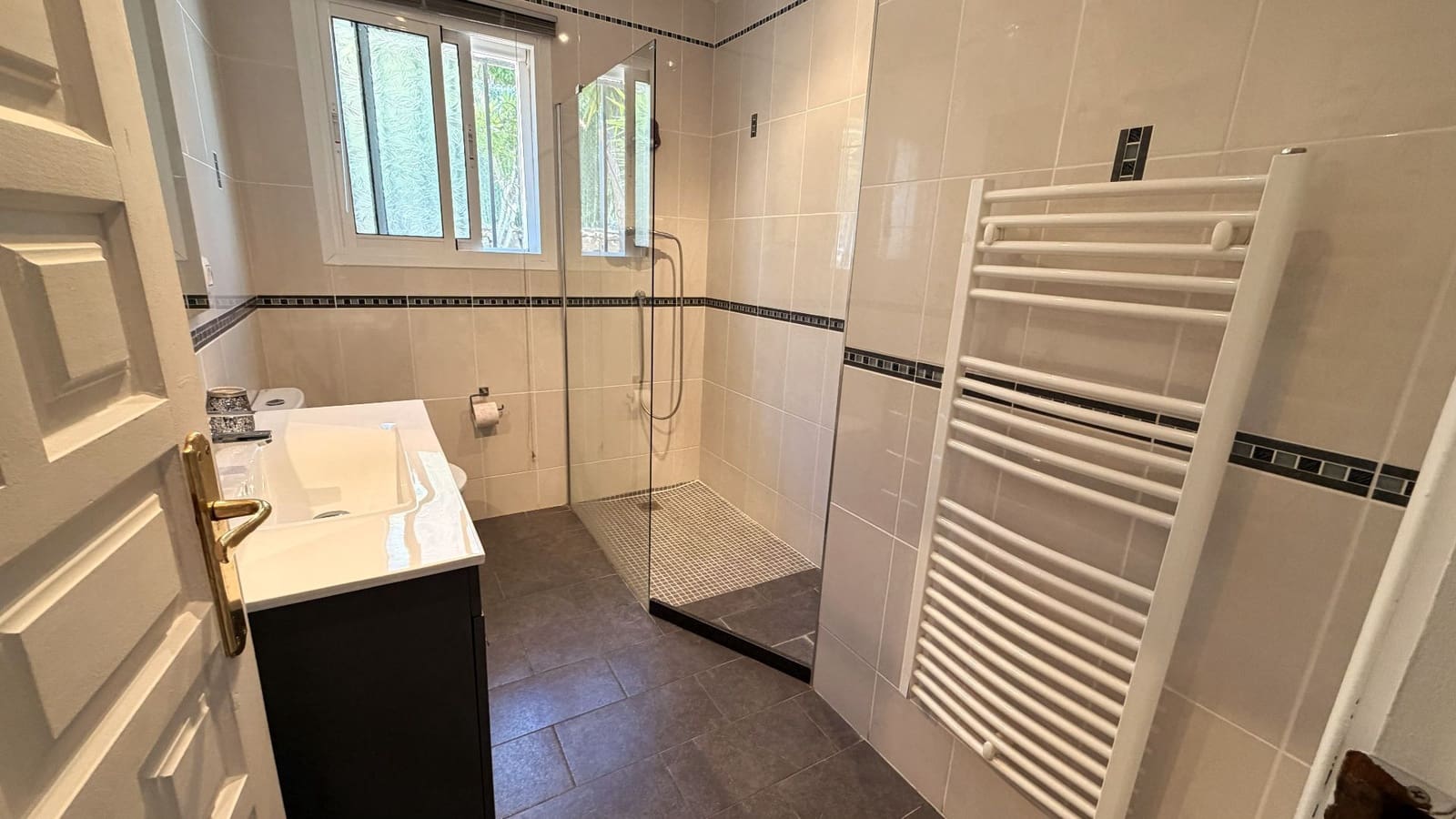 4 soverom Villa til salgs i Benidoleig med svømmebasseng garasje - € 650 000 (Ref: 9850916)