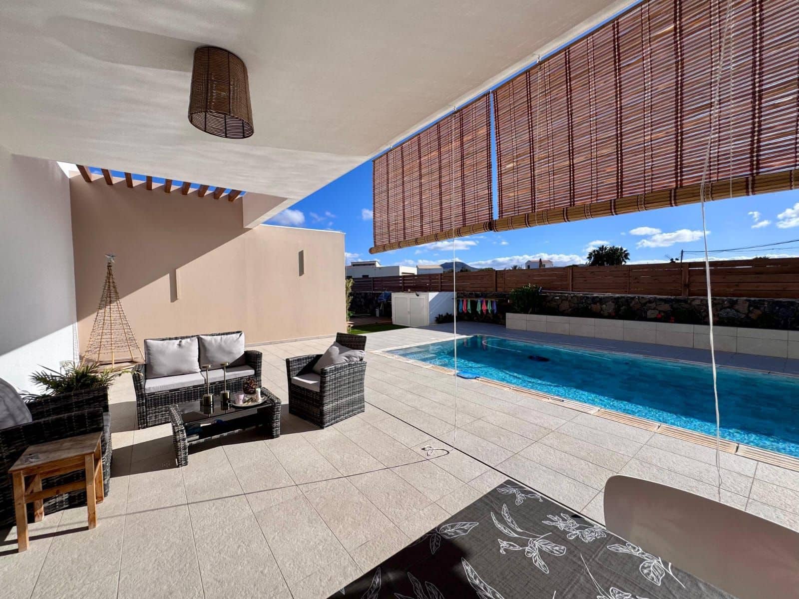 3 bedroom Villa for sale in Lajares with pool - € 1,080,000 (Ref: 10017019)