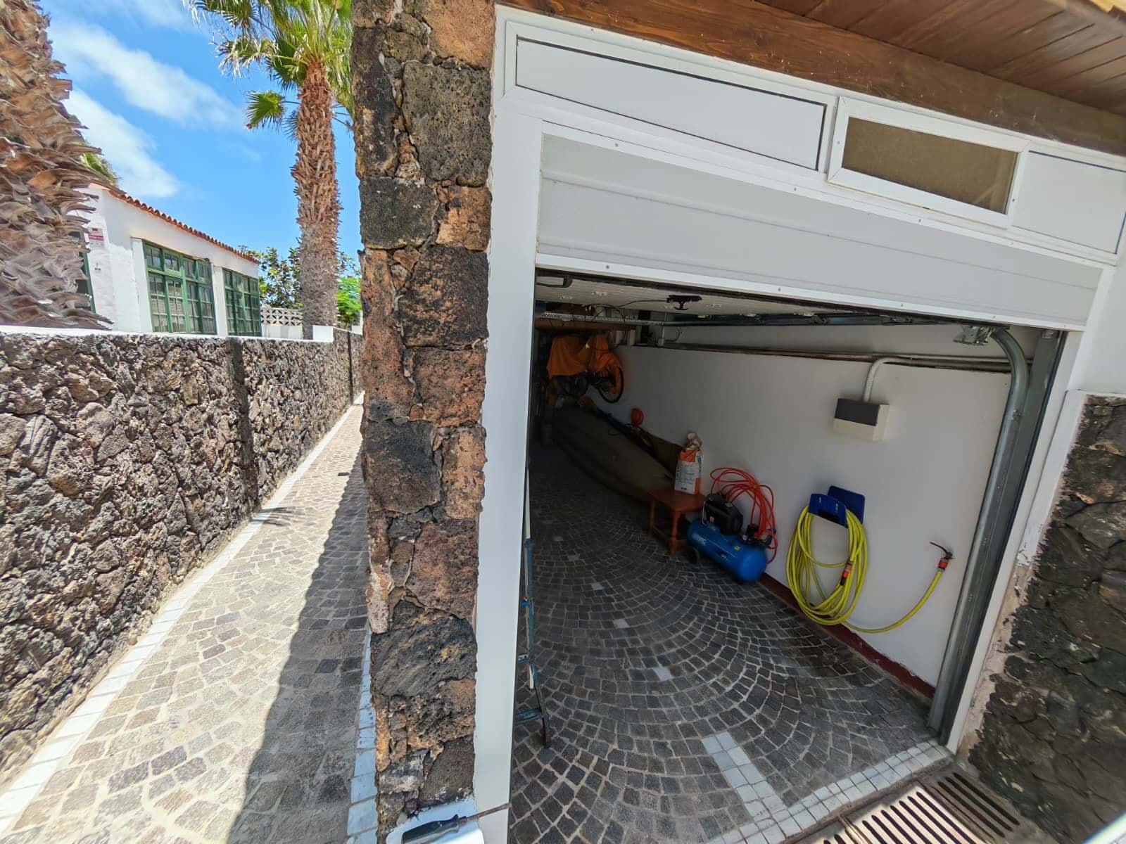 4 makuuhuone Huvila myytävänä paikassa Corralejo mukana 
autotalli - 1 750 000 € (Ref: 10017020)