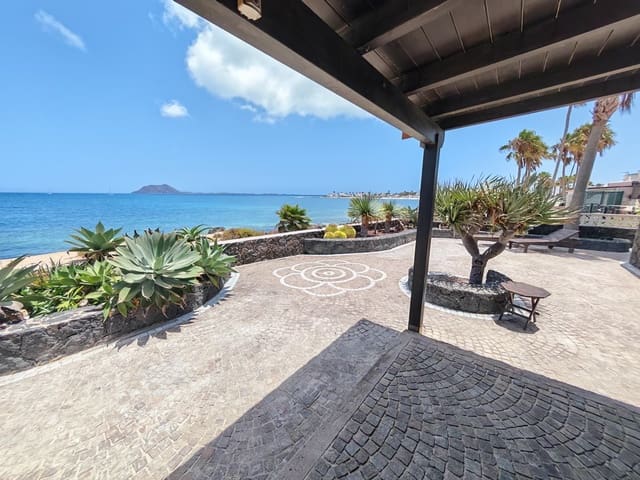 4 makuuhuone Huvila myytävänä paikassa Corralejo, La Oliva - 1 750 000 € (Ref: 10017020)