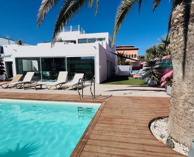 5 soveværelse Villa til salg i Corralejo med swimmingpool garage - € 1.495.000 (Ref: 8553662)