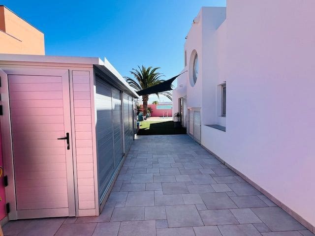 5 soveværelse Villa til salg i Corralejo med swimmingpool garage - € 1.495.000 (Ref: 8553662)