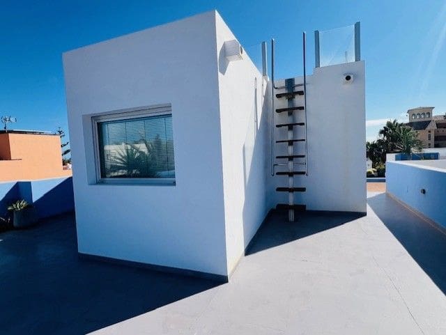 5 soveværelse Villa til salg i Corralejo med swimmingpool garage - € 1.495.000 (Ref: 8553662)
