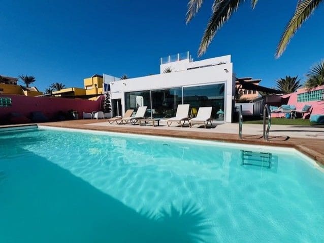 5 soveværelse Villa til salg i Corralejo, La Oliva med swimmingpool garage - € 1.495.000 (Ref: 8553662)