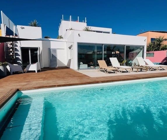 5 soveværelse Villa til salg i Corralejo, La Oliva med swimmingpool garage - € 1.495.000 (Ref: 8553662)