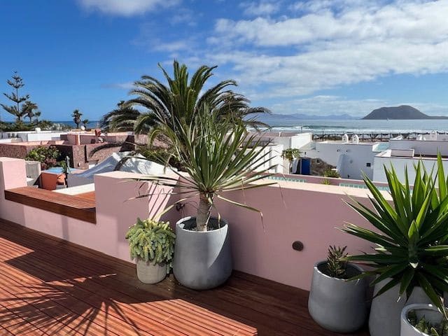 5 soveværelse Villa til salg i Corralejo, La Oliva med swimmingpool garage - € 1.495.000 (Ref: 8553662)