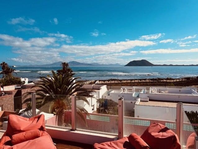 5 soveværelse Villa til salg i Corralejo, La Oliva med swimmingpool garage - € 1.495.000 (Ref: 8553662)