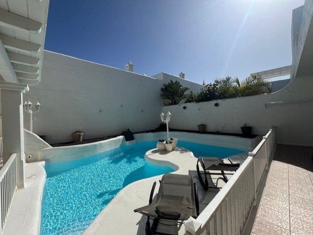 3 bedroom Villa for sale in Corralejo with pool - € 549,000 (Ref: 8564525)