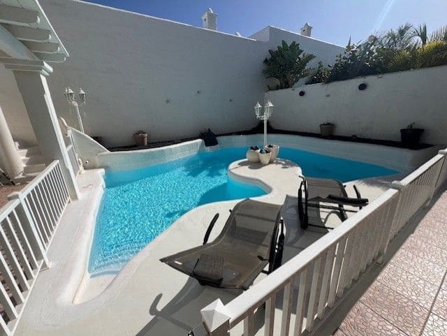 3 bedroom Villa for sale in Corralejo with pool - € 549,000 (Ref: 8564525)