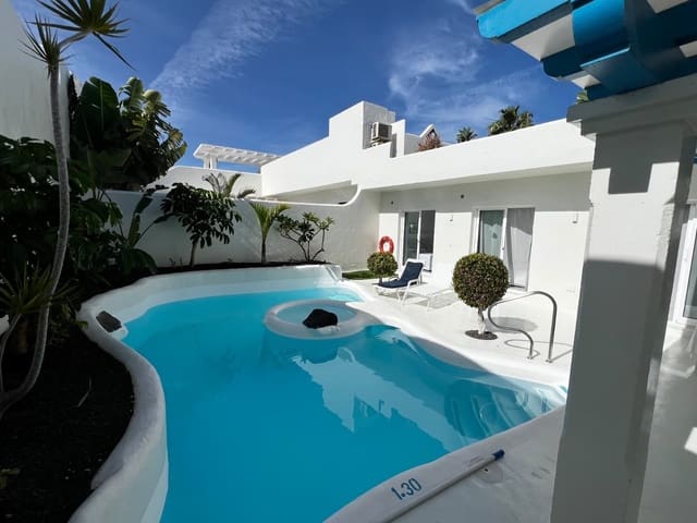 3 bedroom Villa for sale in Corralejo, La Oliva with pool - € 549,000 (Ref: 8564525)