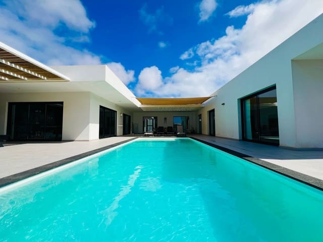 4 Zimmer Villa zu verkaufen in Lajares, La Oliva mit Pool - 1.100.000 € (Ref: 8821853)