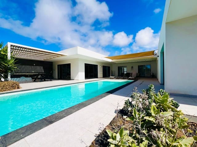 4 Zimmer Villa zu verkaufen in Lajares, La Oliva mit Pool - 1.100.000 € (Ref: 8821853)