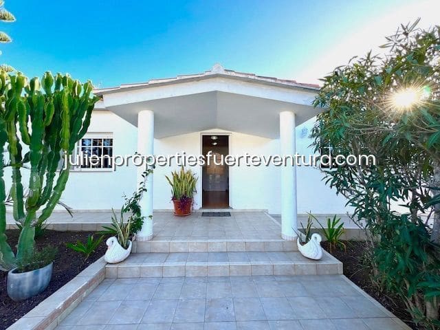 3 soverom Villa til salgs i La Oliva - € 425 000 (Ref: 8971847)