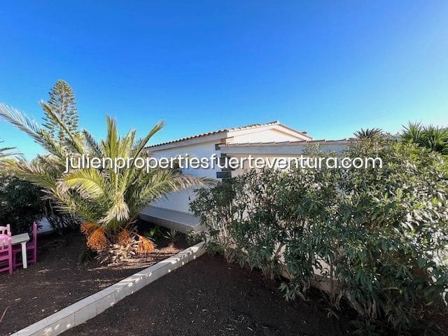 3 soverom Villa til salgs i La Oliva - € 425 000 (Ref: 8971847)