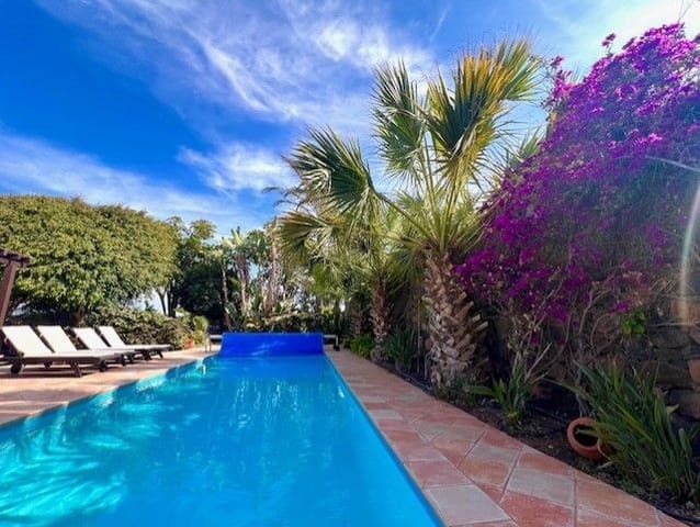 4 makuuhuone Huvila myytävänä paikassa Villaverde, La Oliva mukana uima-altaan 
autotalli - 849 000 € (Ref: 9095026)