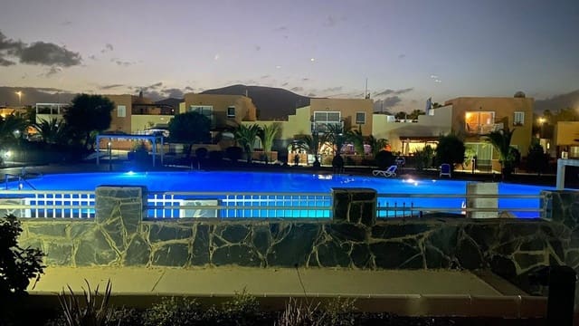 2 Zimmer Apartment zu verkaufen in Corralejo, La Oliva mit Pool Garage - 265.000 € (Ref: 9310431)