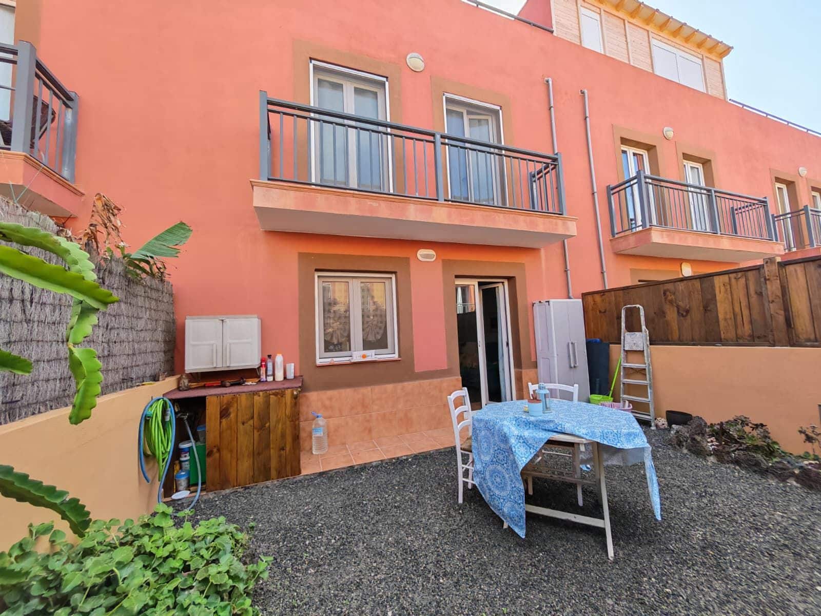 3 bedroom Villa for sale in Corralejo with garage - € 320,000 (Ref: 9439667)