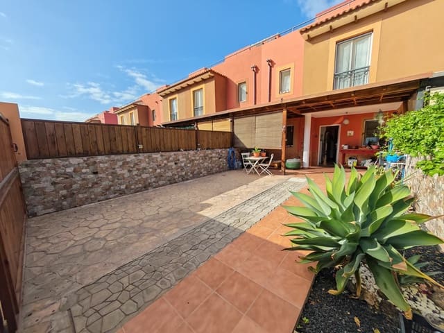 3 Zimmer Villa zu verkaufen in Corralejo, La Oliva mit Garage - 320.000 € (Ref: 9439667)