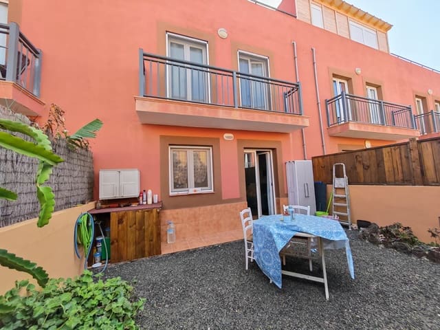 3 Zimmer Villa zu verkaufen in Corralejo, La Oliva mit Garage - 320.000 € (Ref: 9439667)