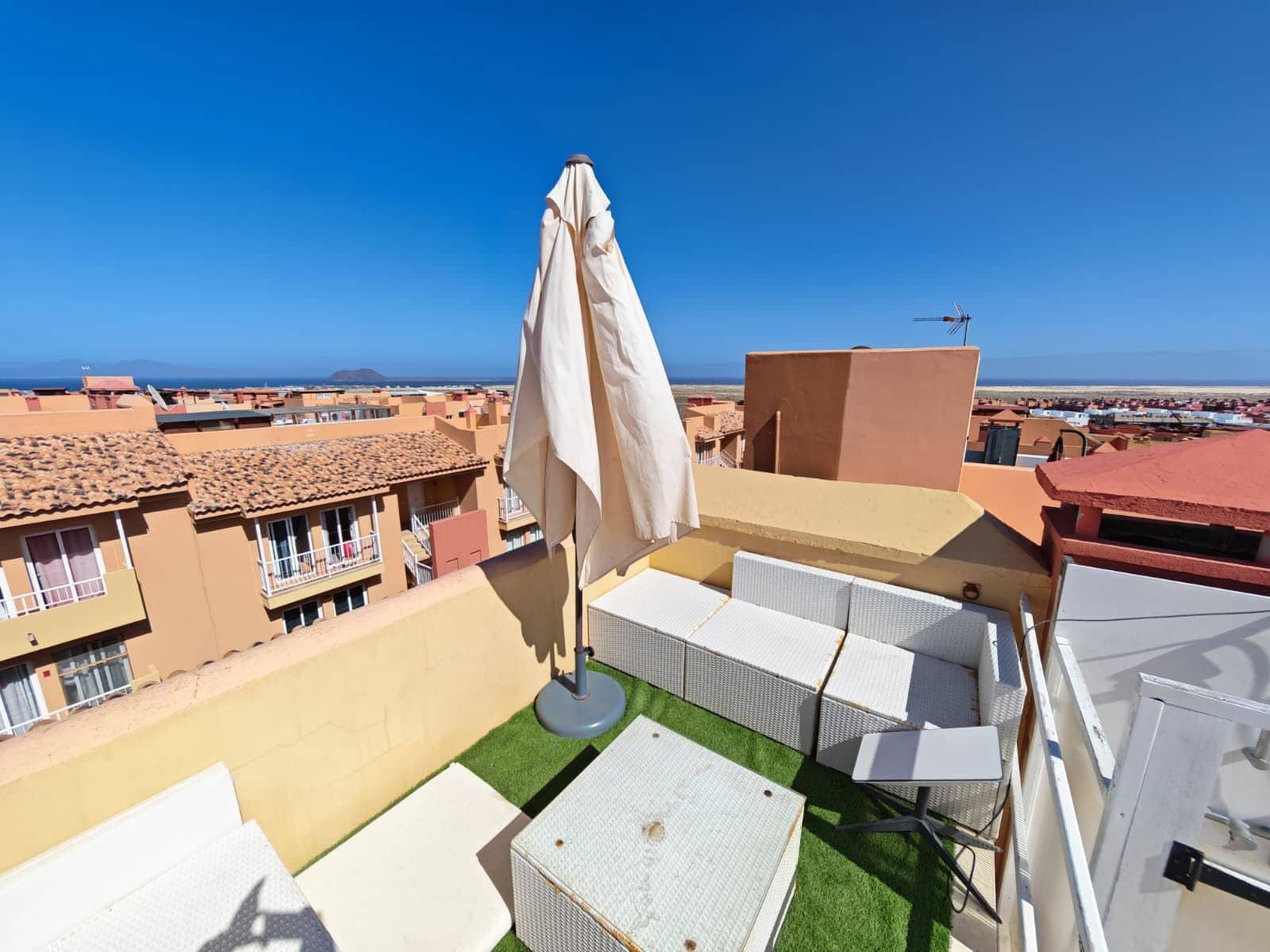 3 slaapkamer Appartement te koop in Corralejo met garage - € 238.000 (Ref: 9614654)