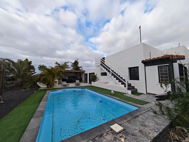 4 soverom Villa til salgs i Lajares, La Oliva med svømmebasseng - € 900 000 (Ref: 9755283)