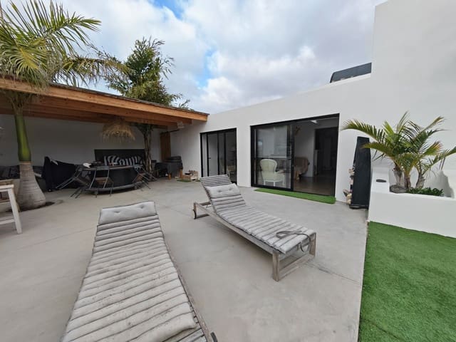 4 soverom Villa til salgs i Lajares, La Oliva med svømmebasseng - € 900 000 (Ref: 9755283)