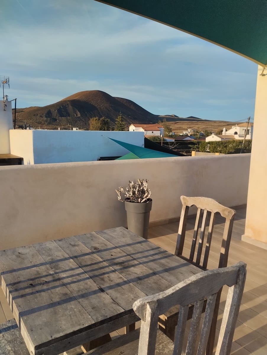 5 bedroom Villa for sale in Lajares - € 1,090,000 (Ref: 9819846)