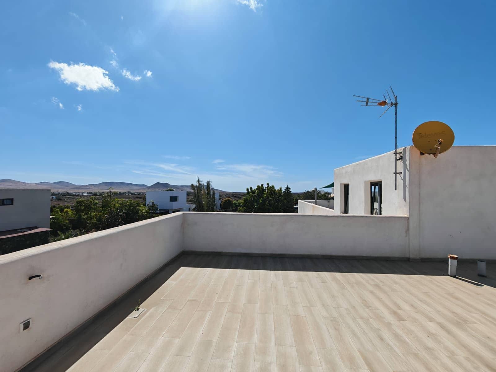 5 bedroom Villa for sale in Lajares - € 1,090,000 (Ref: 9819846)