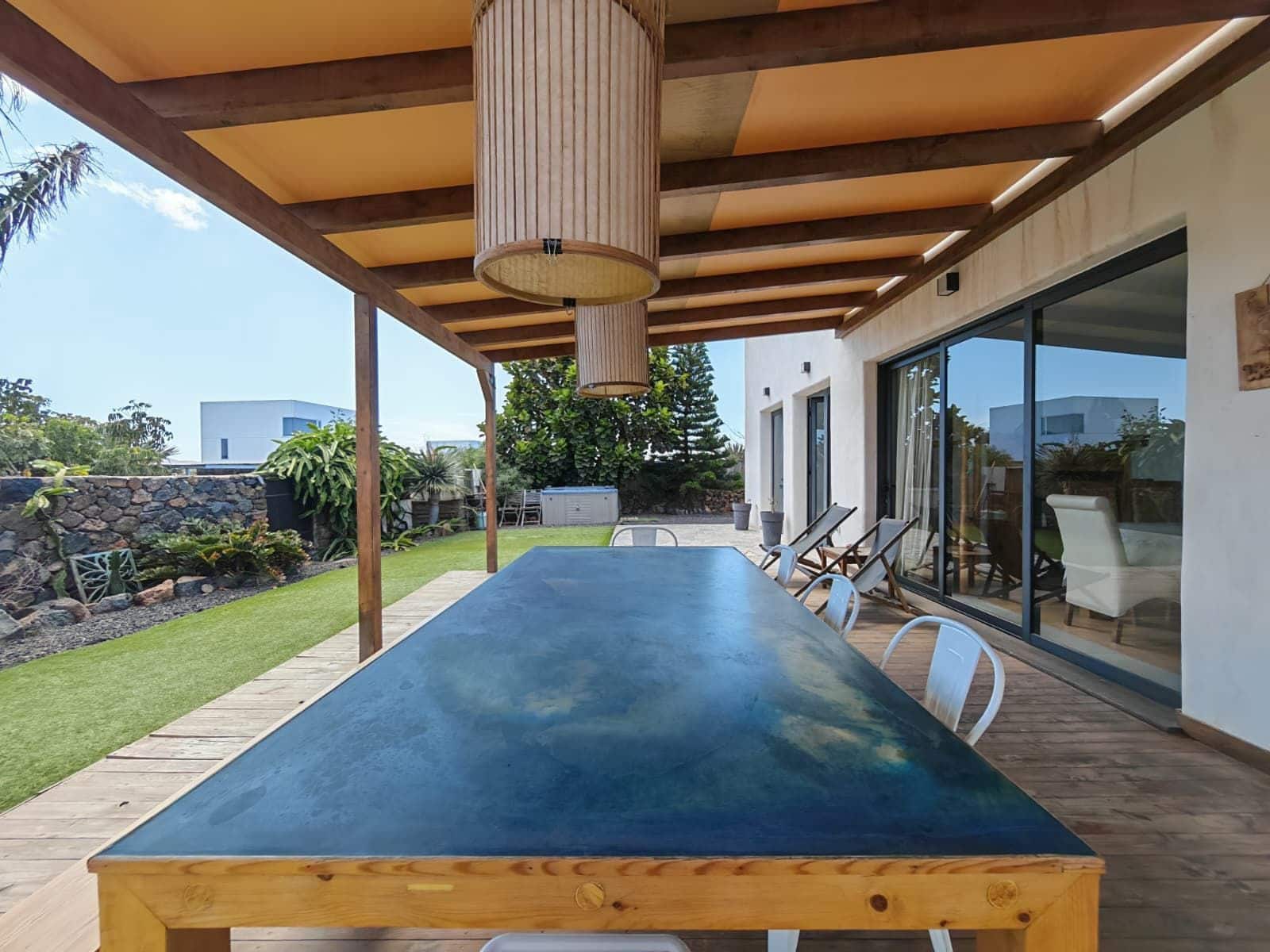 5 bedroom Villa for sale in Lajares - € 1,090,000 (Ref: 9819846)