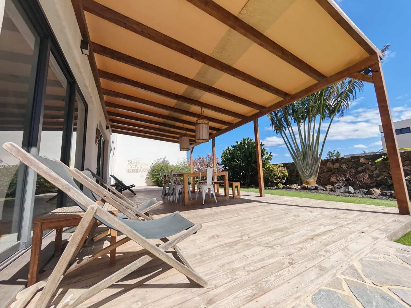 5 bedroom Villa for sale in Lajares - € 1,090,000 (Ref: 9819846)
