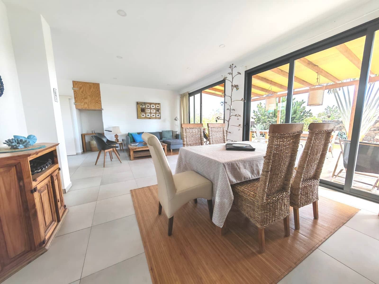 5 bedroom Villa for sale in Lajares - € 1,090,000 (Ref: 9819846)