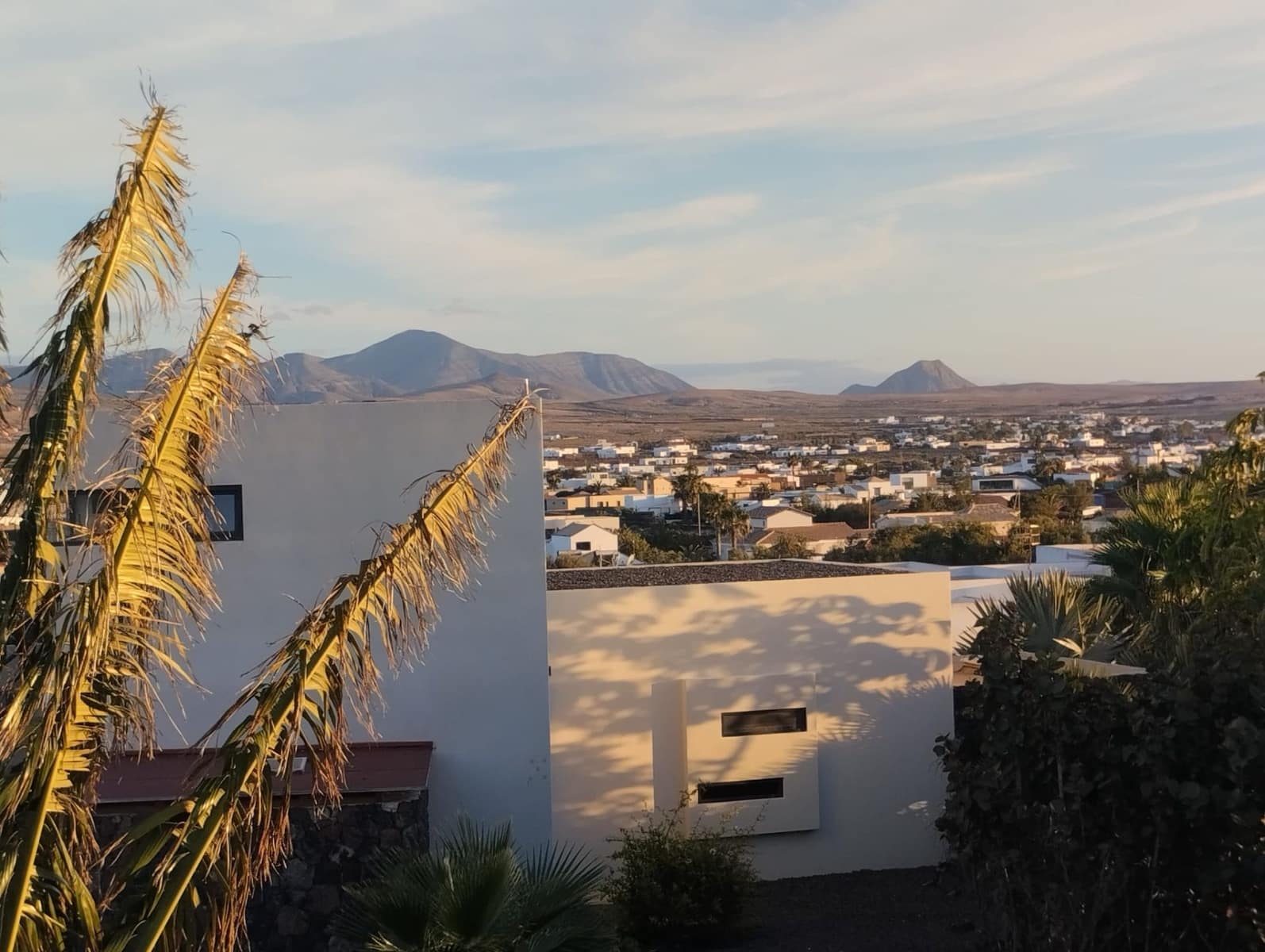 5 bedroom Villa for sale in Lajares - € 1,090,000 (Ref: 9819846)